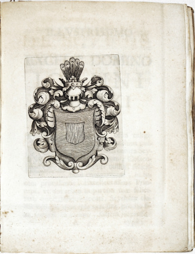 Karta z księgi poematu napisanego przez włoskiego jezuitę Ubertina Carrarę (1642-1716), który wychwala wojskowe zwycięstwa Sobieskiego. Przedstawia herb - wykonany techniką graficzną.