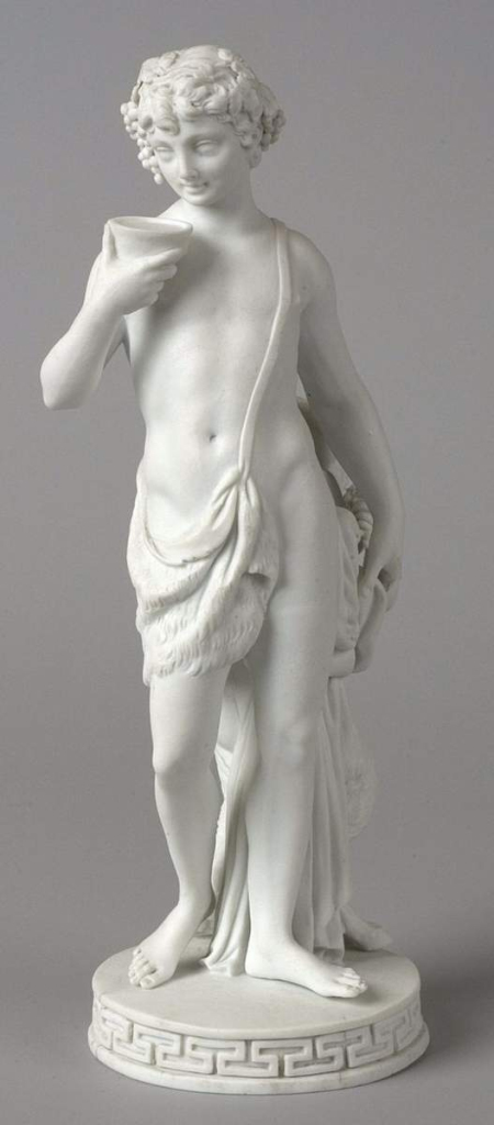 Biała rzeźba - figurka Bachusa trzymającego kielich.